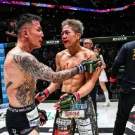 「RIZIN LANDMARK 12 in KOBE」メインカードとなった秋元強真選手（右）vs.萩原京平選手（左）