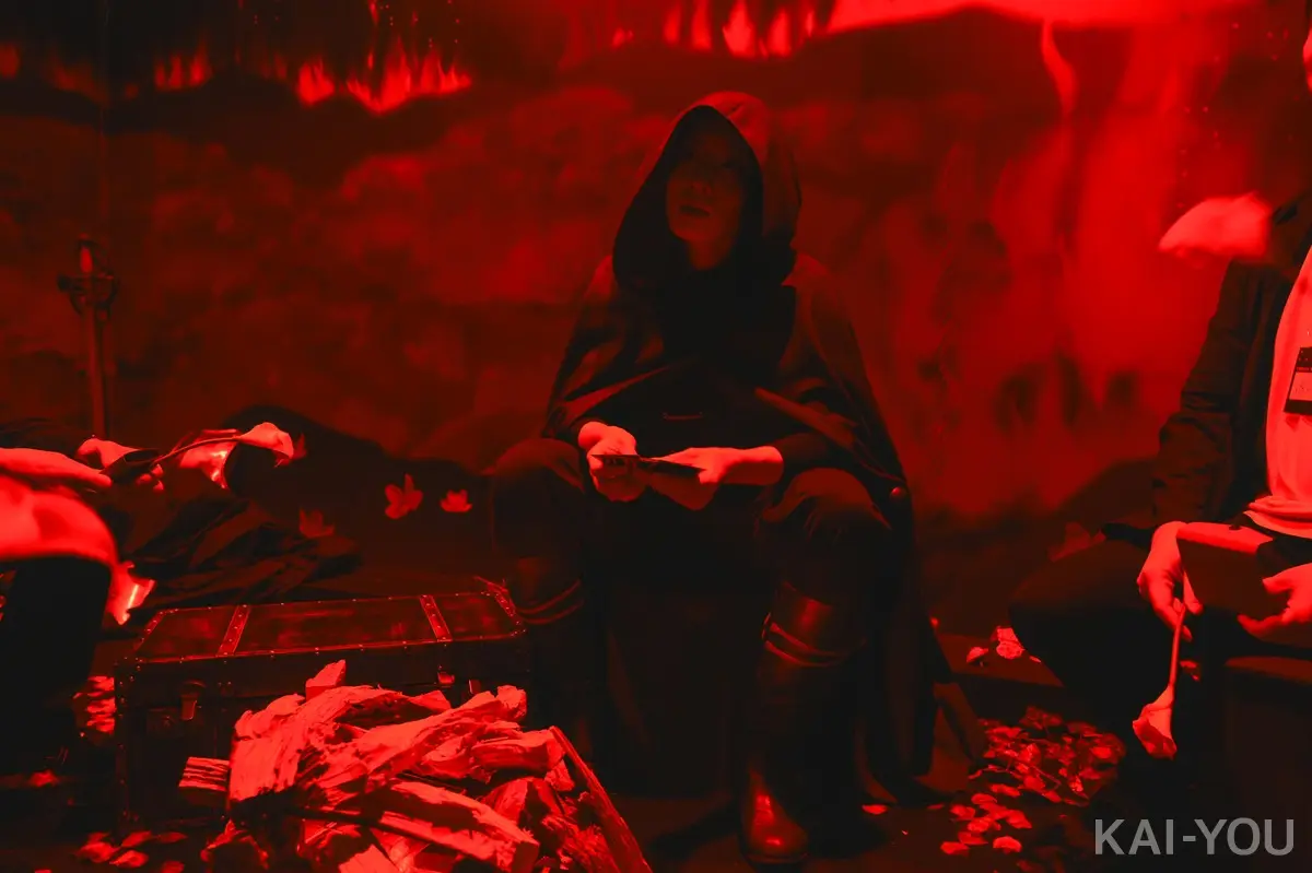 『果てしなきスカーレット』の世界観が再現された空間