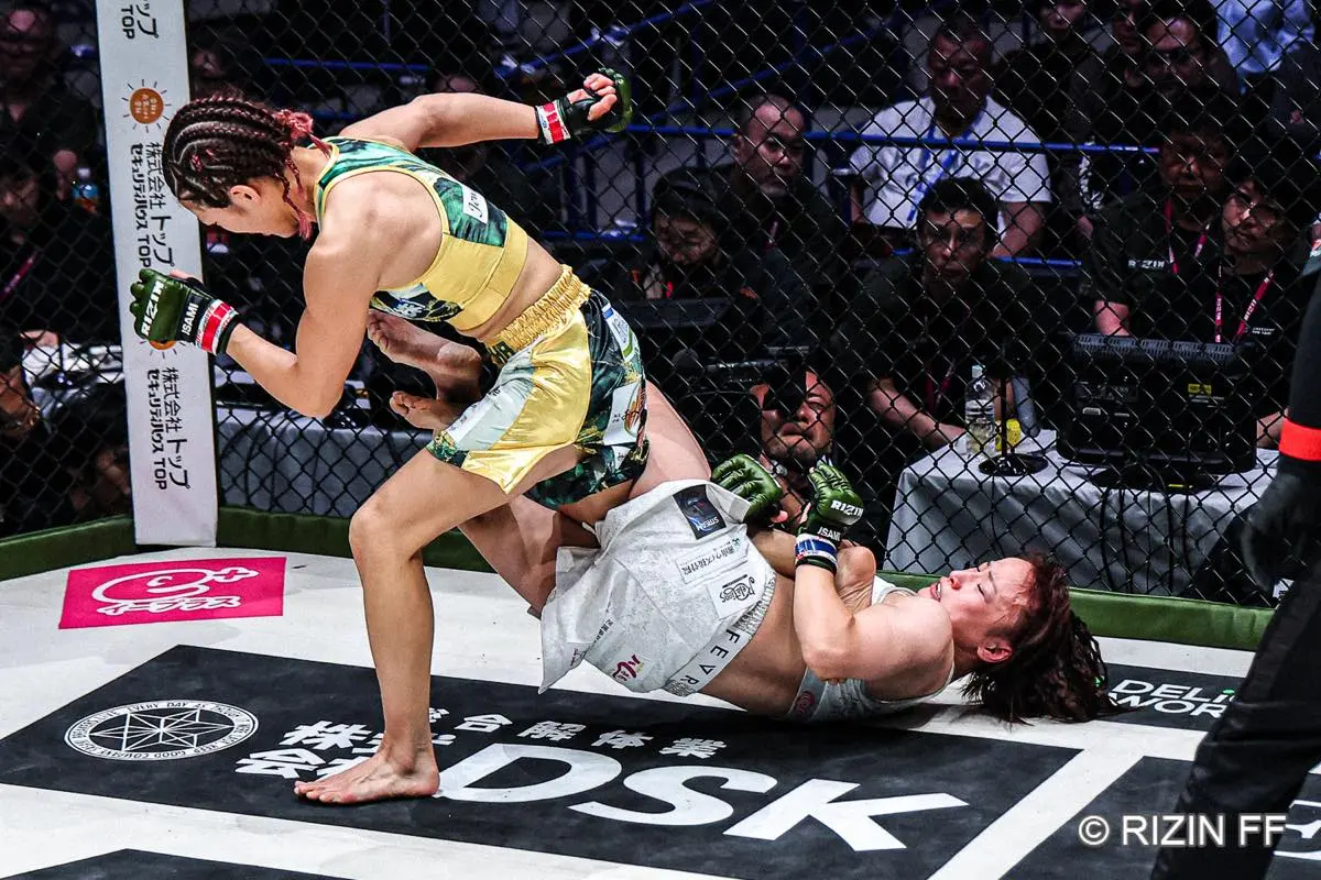 女子スーパーアトム級タイトルマッチ 伊澤星花 vs. 大島沙緒里2