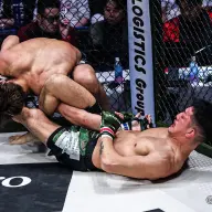 鹿志村仁之介 vs. 安井飛馬1