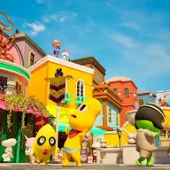 たどり着いた街で待っていた仲間たち／画像はピーナッツくん公式Xから