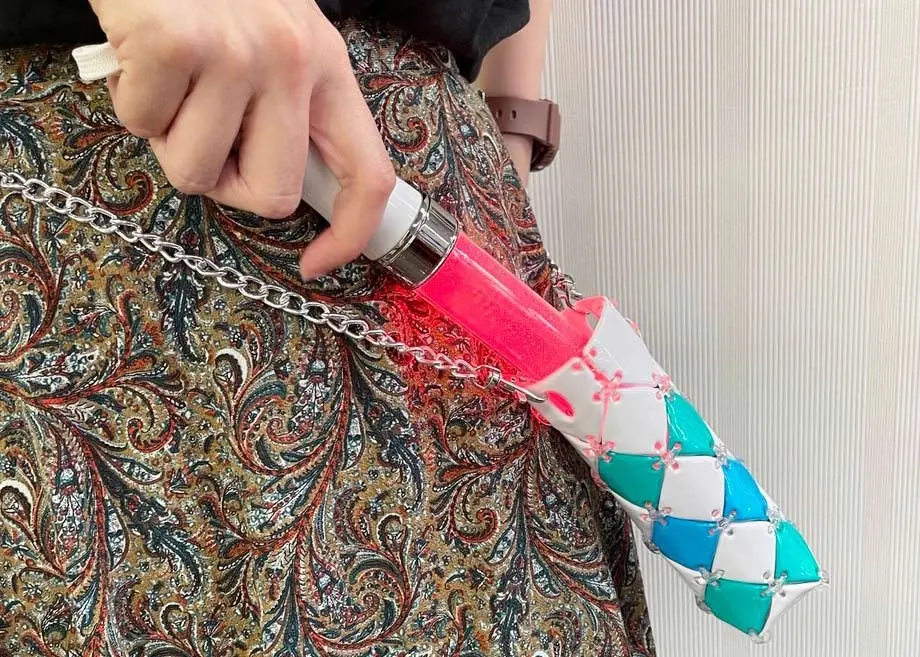 推し色のペンライト入れ、自作も意外とええやん「痛パチェリエ」がアツい