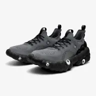 「ザ ミズノエナジー OSAKA EXPO2025」ブラック×グレー／画像は<a href="https://jpn.mizuno.com/ec/disp/attgrp/B1GS250096/?utm_source=twitter&utm_medium=social&utm_campaign=sneclh00&utm_content=251110" target="_blank">ミズノ公式サイト</a>から