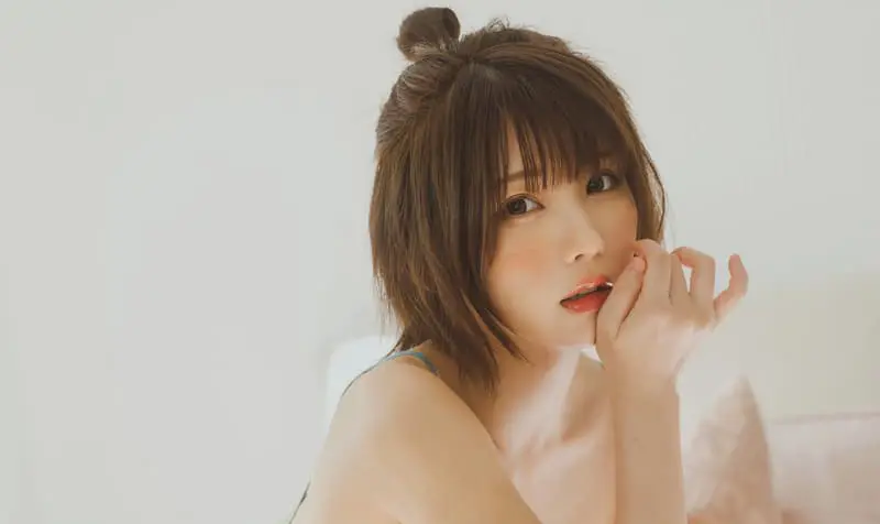 えなこ、グラビア活動の集大成となる写真集『エピローグ』発表