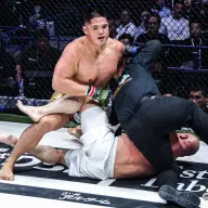 貴賢神 vs. MAX吉田2