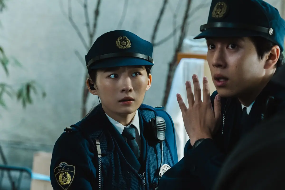 坂東龍汰さん演じる矢吹（右）は、刑事になるチャンスとして野心的に捜査に打ち込む。伊藤沙莉さん演じる交番勤務の倖田（左）と行動を共にする