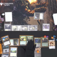 「統率者戦」で遊ぶ森カリオペさん（画像上）と小鳥遊キアラさん（画像下）／画像は小鳥遊キアラさんの配信から