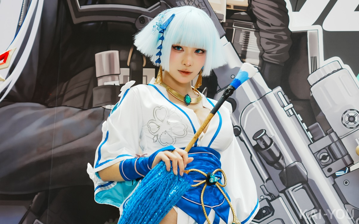 「コミックマーケット107」コスプレイヤー5