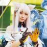 『アークナイツ：エンドフィールド』ブースでペリカに扮したコスプレイヤーの伊織もえさん