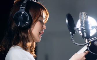 声優事務所81プロデュース、音声AI企業と提携　声を保護しながら多言語化目指す