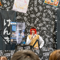 コミックマーケットのあおぎり高校ブースに登場したけんきさん／編集部撮影