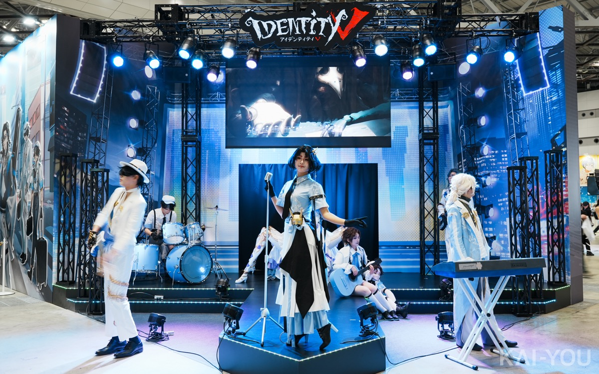 「コミックマーケット107」コスプレイヤー18