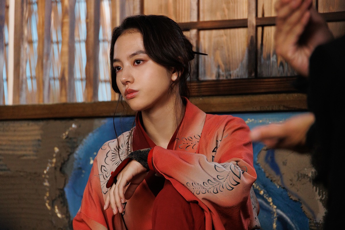 衣笠彩八(きぬがさ いろは):清原果耶