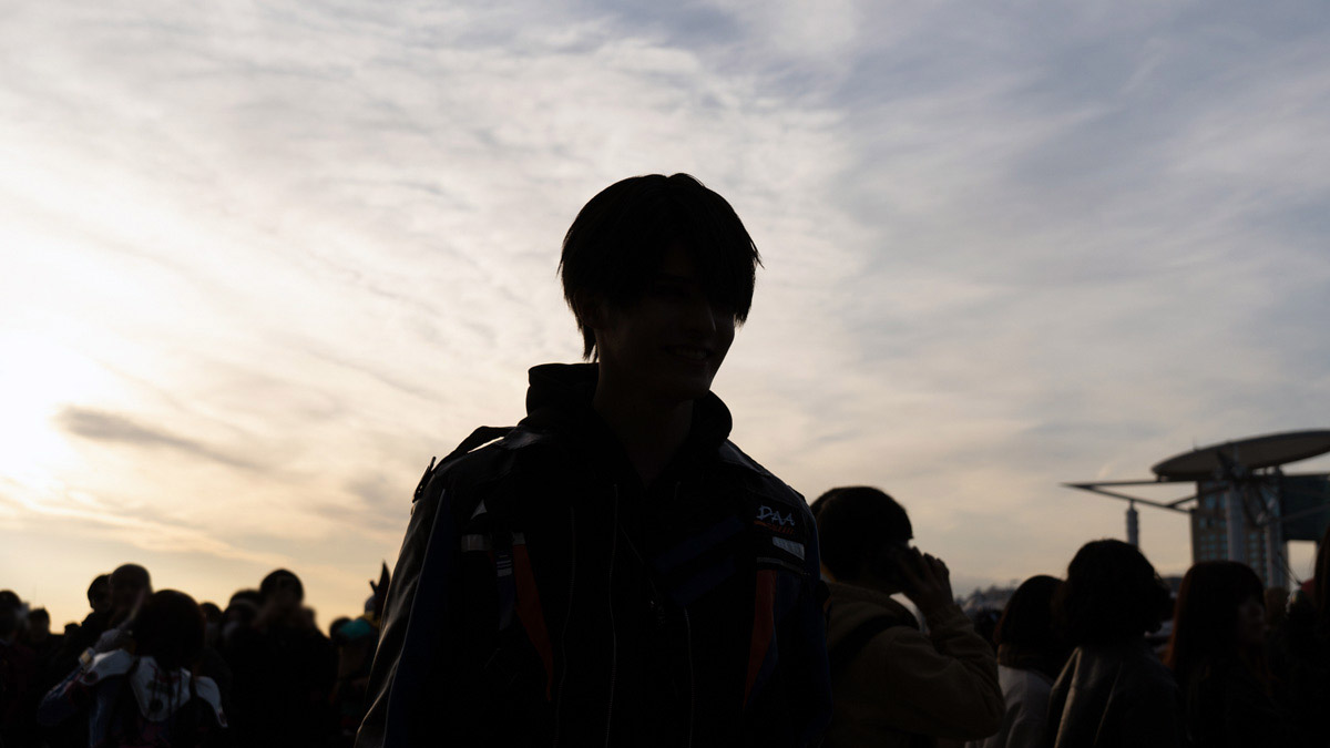 逆光で見えない！