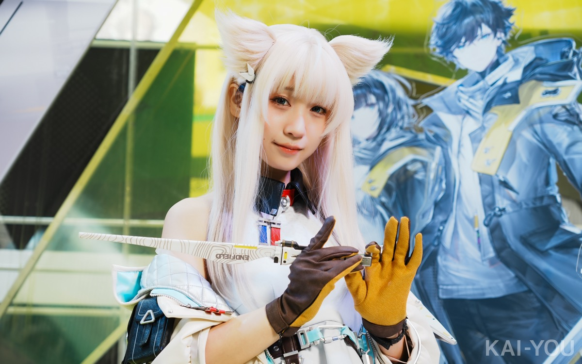 『アークナイツ：エンドフィールド』の企業ブースに登場したコスプレイヤーの伊織もえさん／写真はKAI-YOU編集部撮影