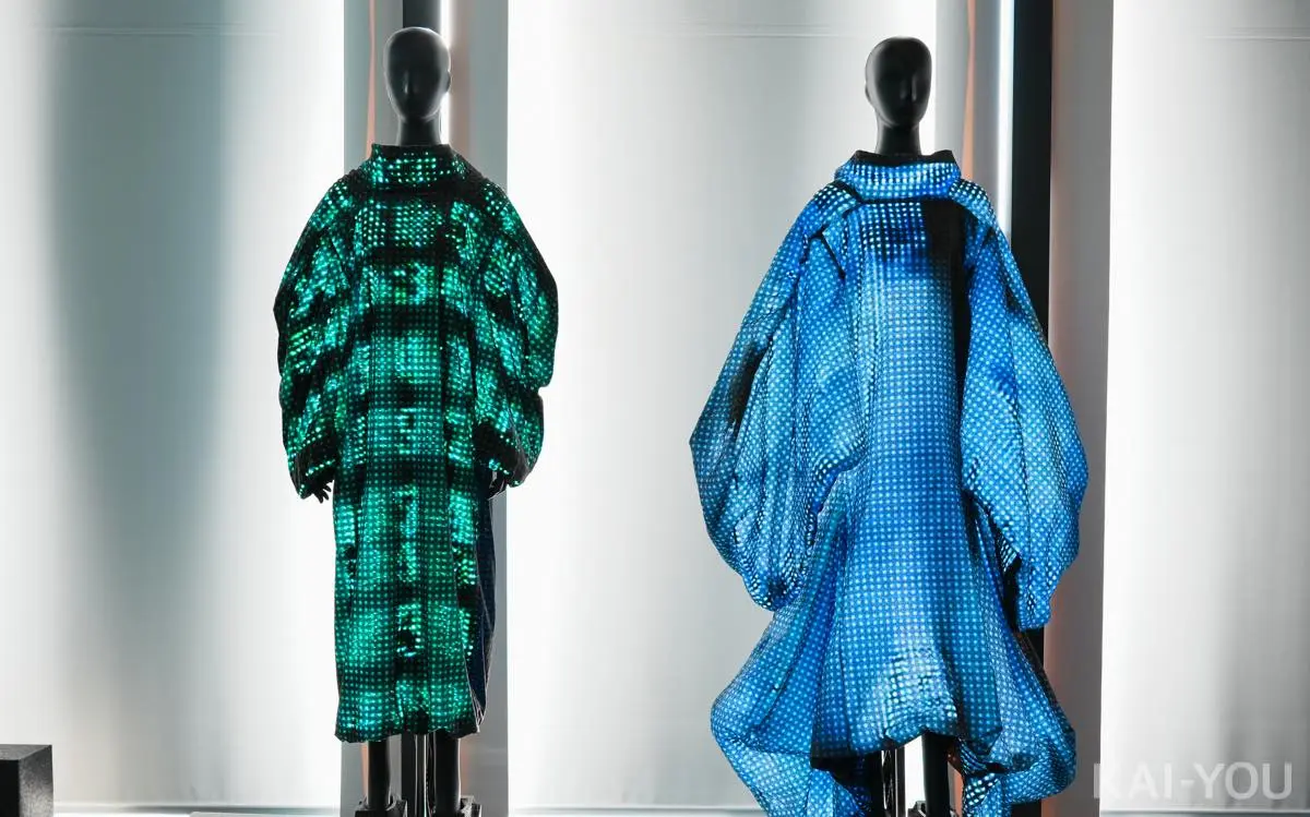 ANREALAGE（アンリアレイジ）森永邦彦さんによる“光学迷彩”をモチーフにした作品「SCREEN」