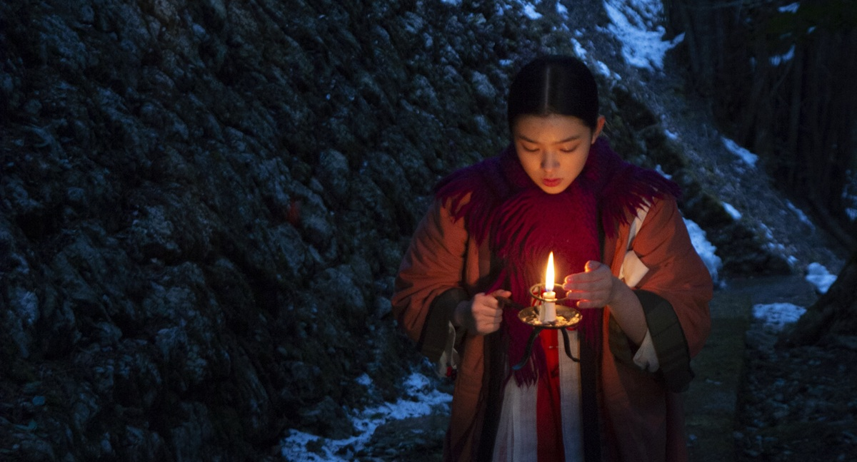 謎の男の妻・さゆり役の蒼戸虹子さん