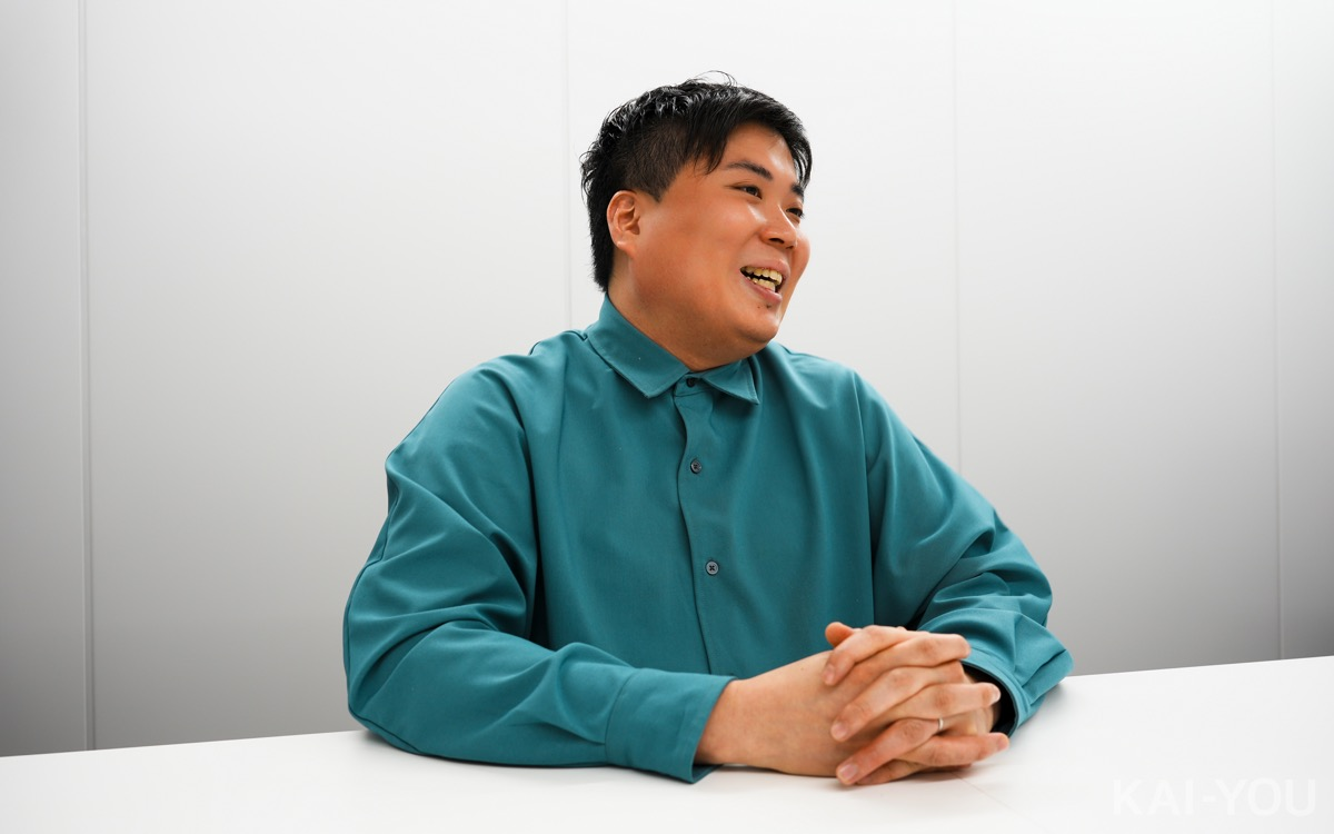 『超かぐや姫！』山下清悟監督。『呪術廻戦』『チェンソーマン』『うる星やつら』などのOP映像演出を手掛けてきたアニメーションクリエイター。物語に寄り添ったハイセンスで情緒的な絵づくりと、3Dのカメラワークを活かした迫力のアクションを得意とし、世界中のアニメファンに鮮烈な印象を残してきた。