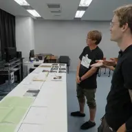 進撃の巨人の立体機動シーンの裏話を聞くピュ―ディパイさん／画像は動画から