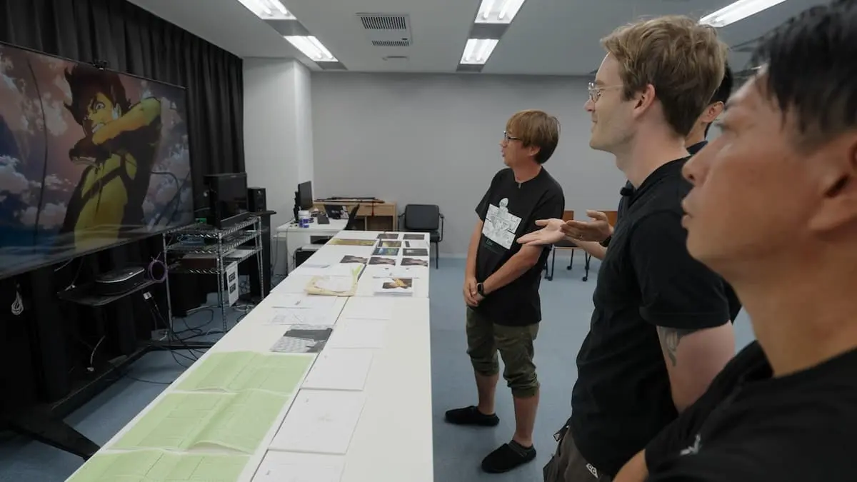 進撃の巨人の立体機動シーンの裏話を聞くピュ―ディパイさん／画像は動画から