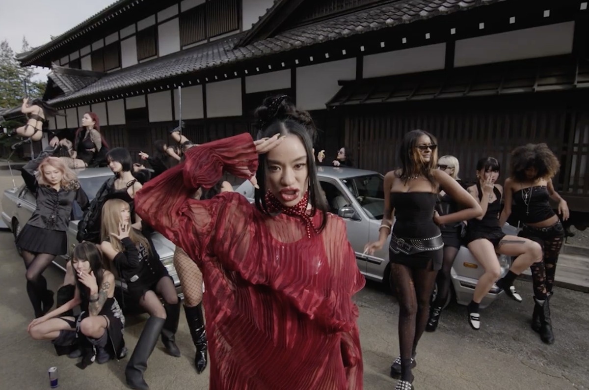 Awich「Wax On Wax Off」日本版REMIXのMV公開 R-指定、NENE、鎮座