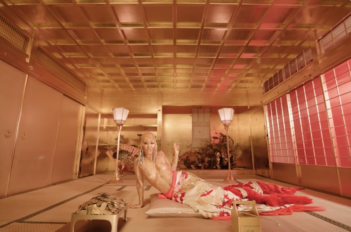 「Wax On Wax Off -Japan Remix-」MVのNENEさん