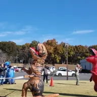 ティラノレースで見事1位でテープを切るスタンミさん