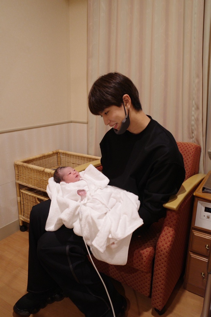 第一子誕生を報告したはじめしゃちょー