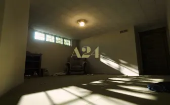 A24最新作『Backrooms』予告編が公開　ネット発都市伝説ホラーが劇場映画へ