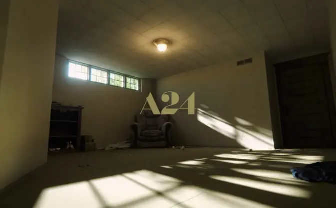 A24最新作『Backrooms』予告編が公開　ネット発都市伝説ホラーが劇場映画へ