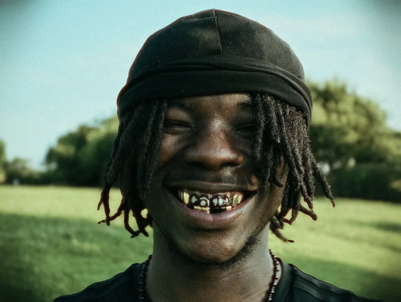 ガーナ出身ラッパーC6ix、Jinmenusagiを迎えた新曲「Kyukyusha」をリリース