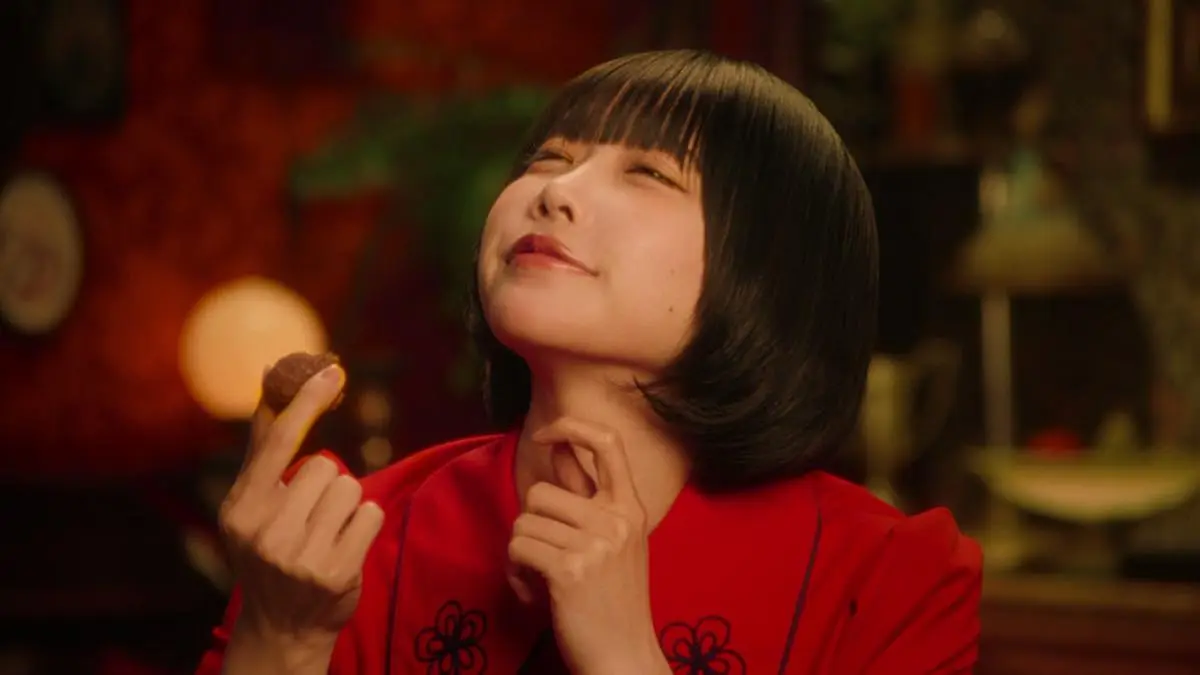 CMで「クリームブリュレホットドーナツ」を堪能するあのさん