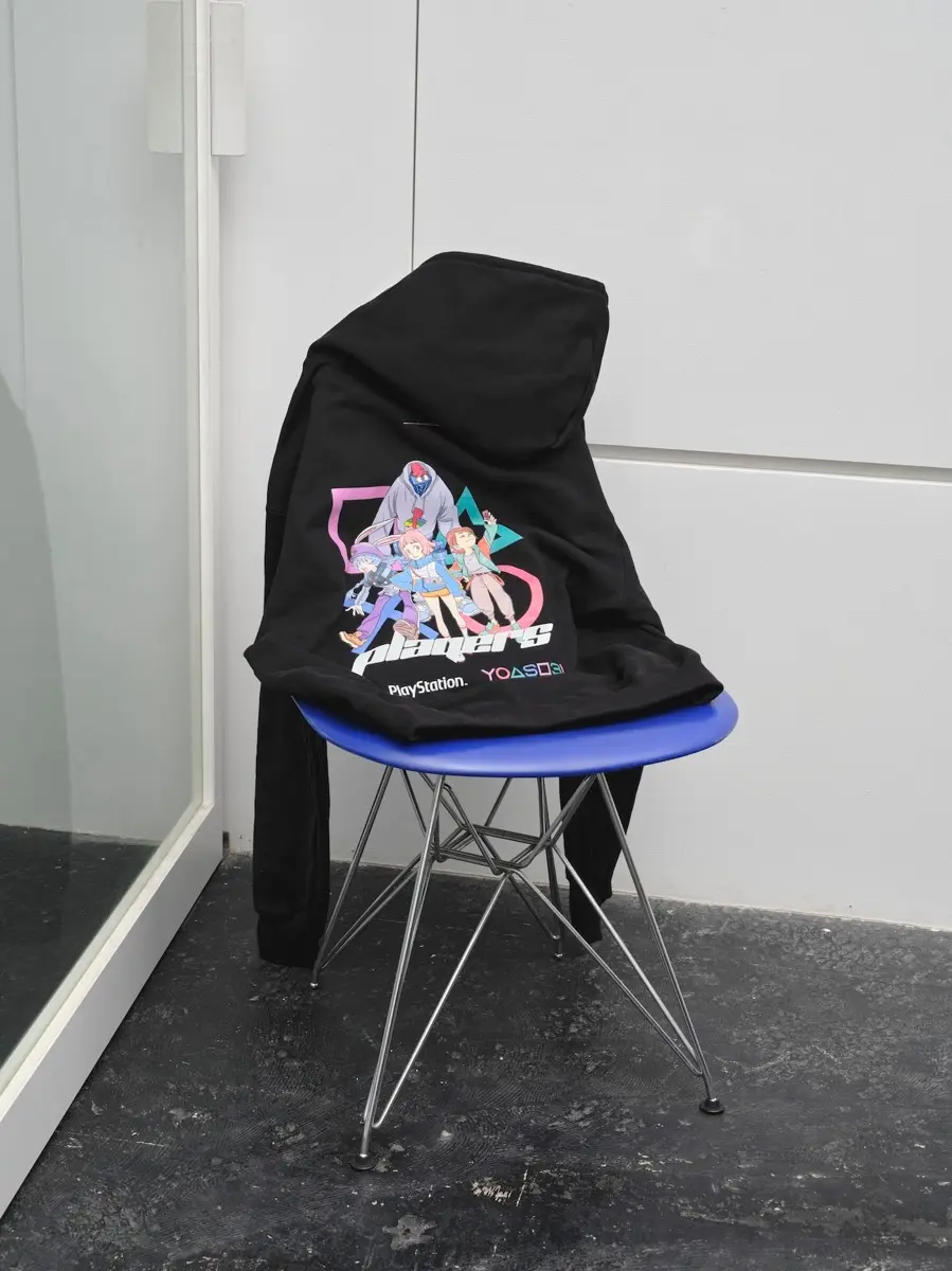 YOASOBIとvaultroomのコラボアパレル発売 モチーフは初代プレステ30