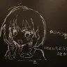スタジオ内の壁には落書きも