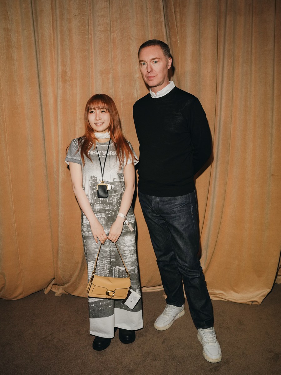 COACHのコレクションに参加した幾田りらさん