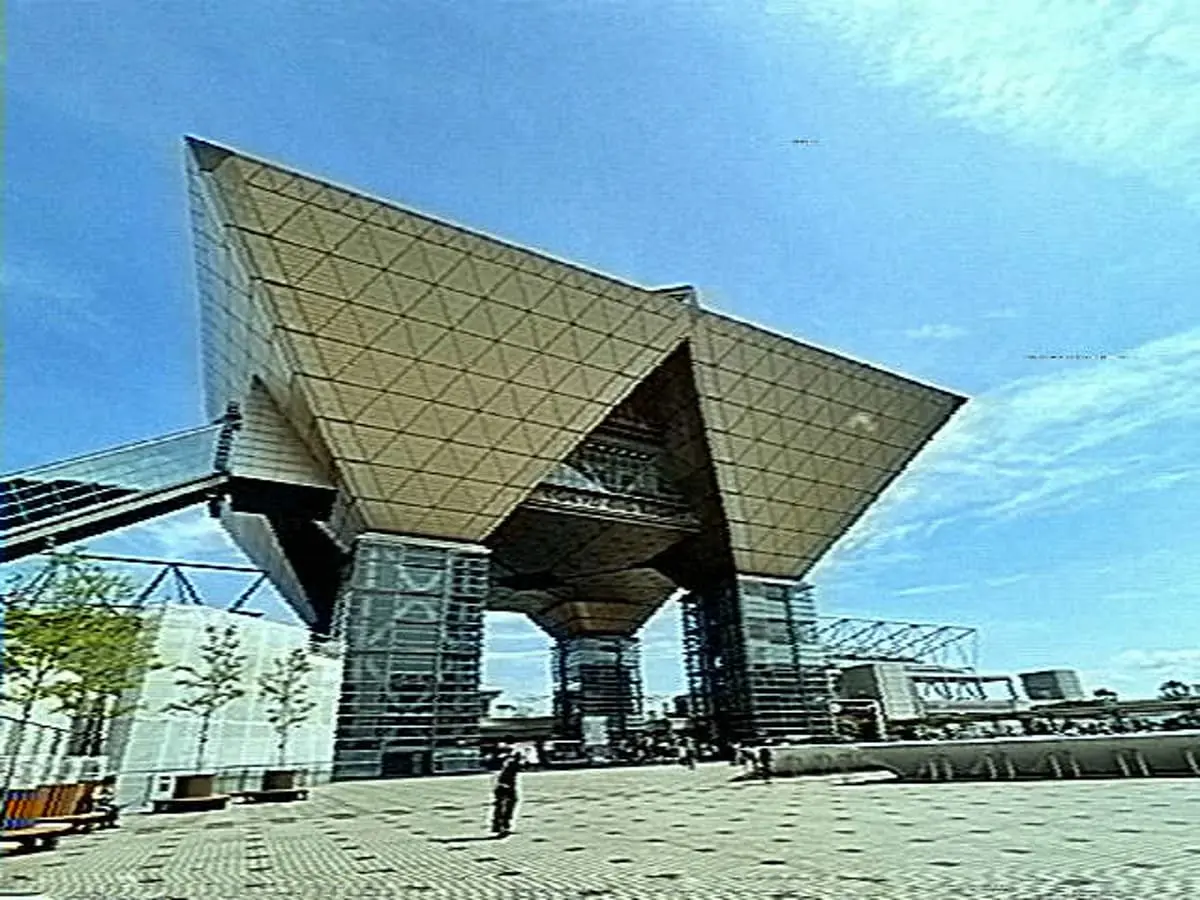 「HEISEI-VHS」を使って変換した東京ビッグサイト／写真は編集部撮影