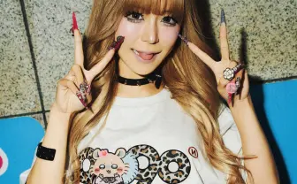 ちいかわがギャルになっちゃった⁉︎ ブランド「9090」コラボアパレル発売