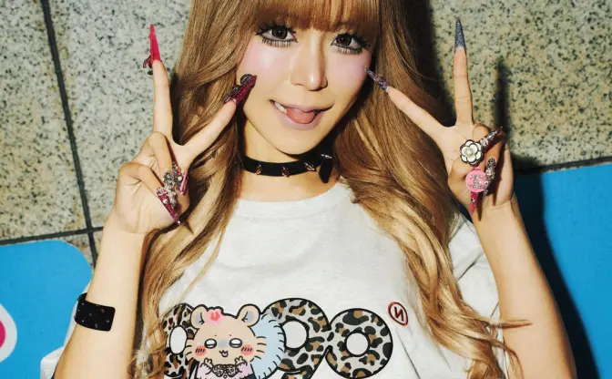 ちいかわがギャルになっちゃった⁉︎ ブランド「9090」コラボアパレル発売