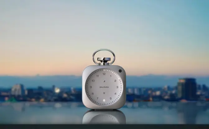 たぶん必要じゃない。でもほしい──バルミューダのデジタル置き時計が可愛すぎる