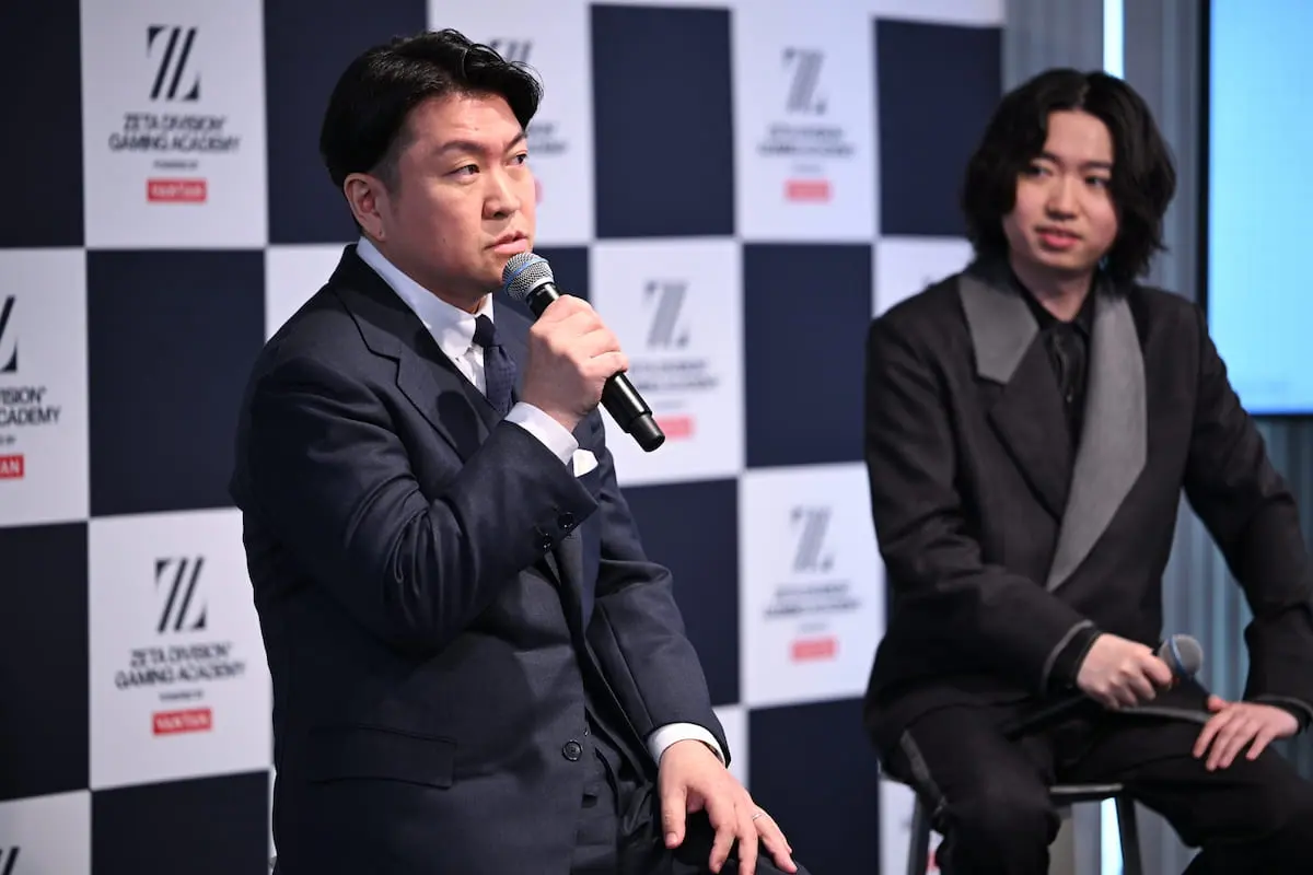 アカデミーのカリキュラムなども交え、学生たちの質問に答える西原大輔さん
