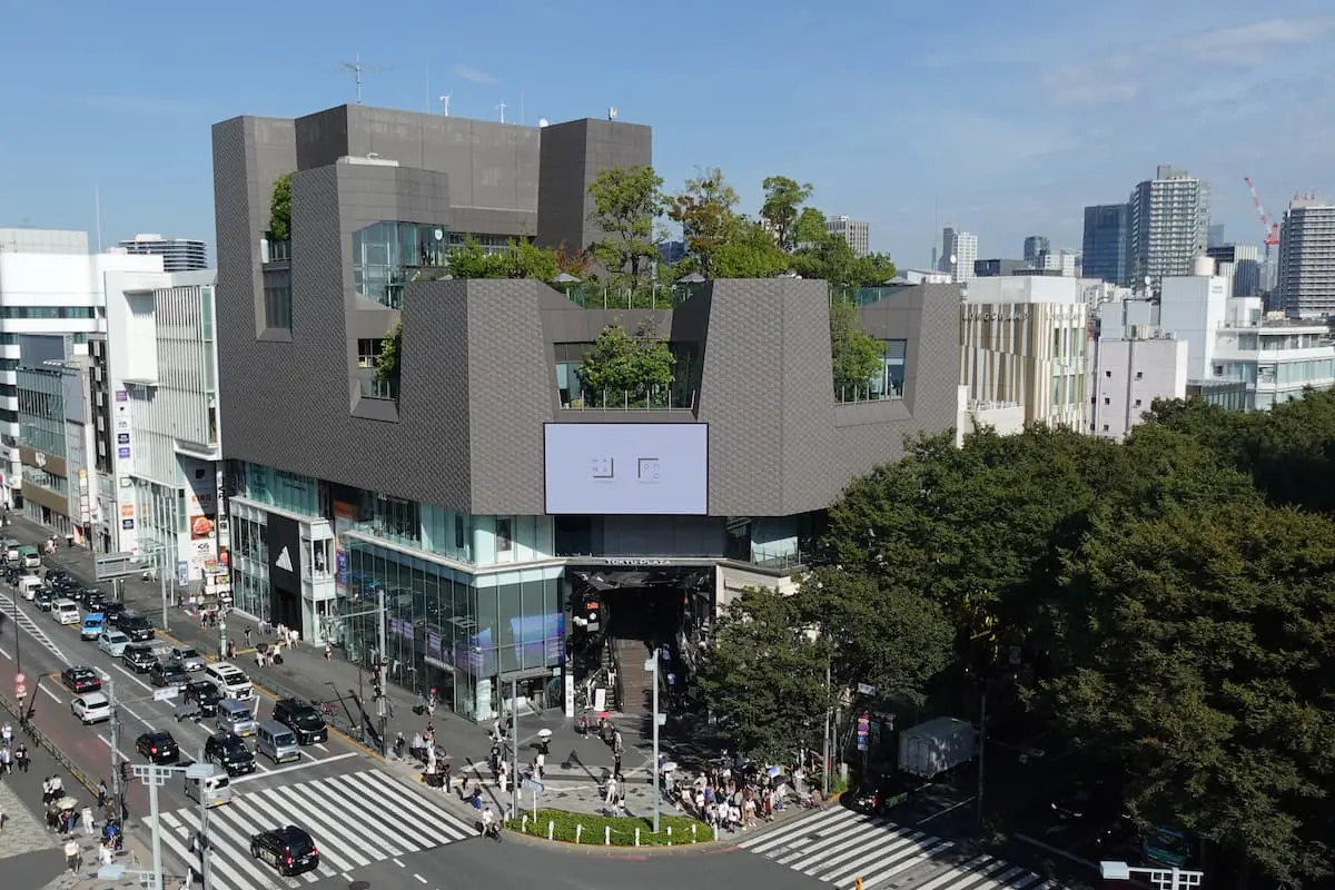 「hololive production official shop in Harajuku」がオープンする「オモカド」