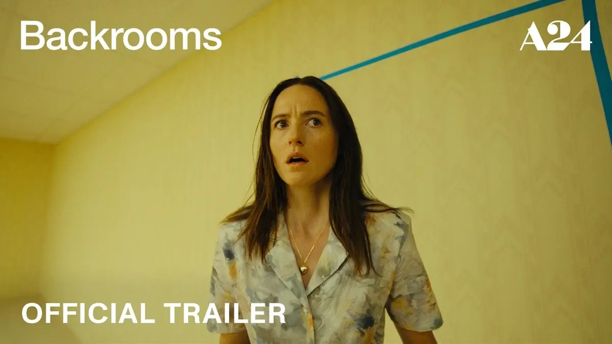 A24の新作映画『Backrooms』予告編が解禁　ネット発ホラーの“黄色い部屋”を再現