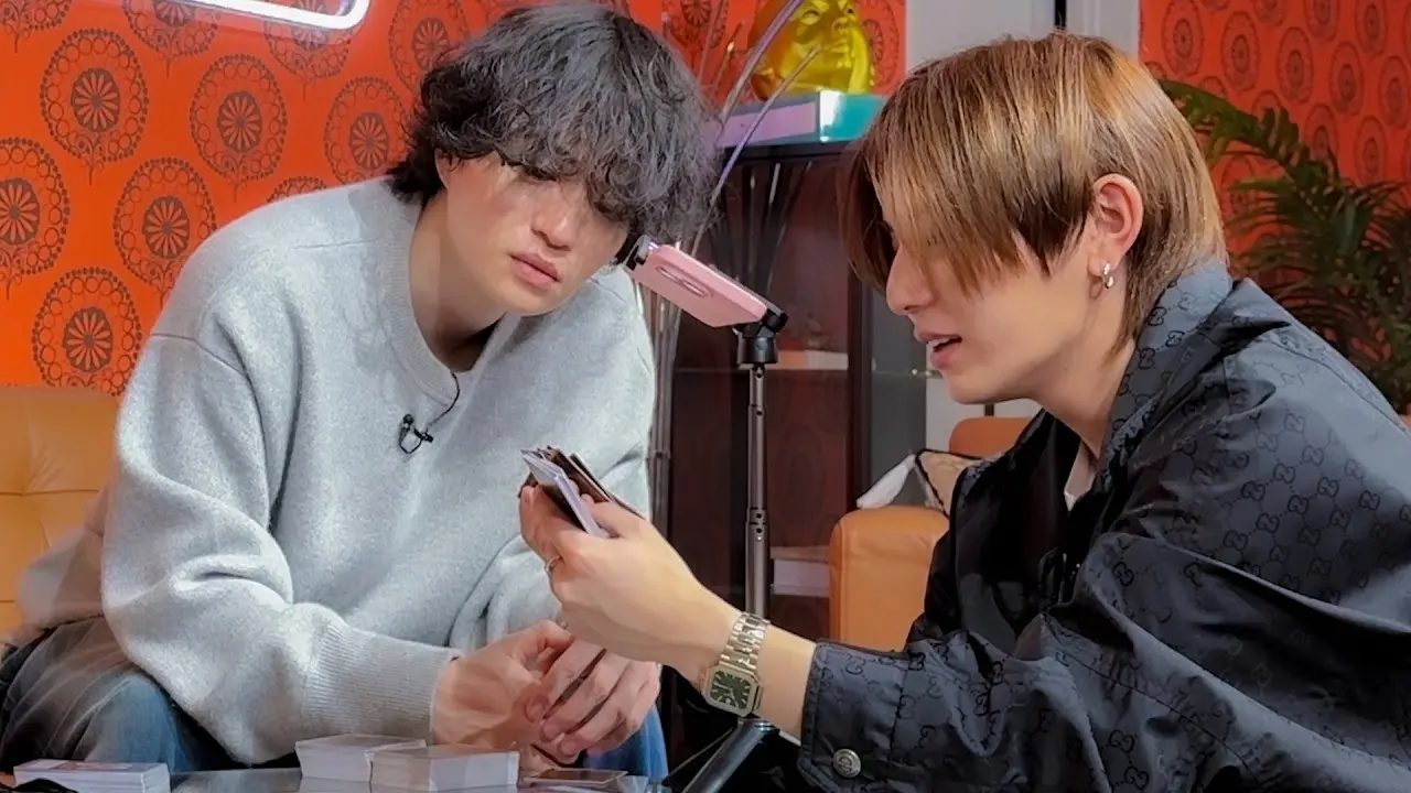 山田涼介×菊池風磨、よにのちゃんねるで『遊戯王』の激レアパックを開封