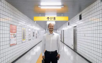 ニューヨークの地下鉄に異変発生──映画『8番出口』の“おじさん”が実際に登場