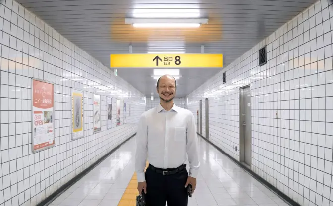 ニューヨークの地下鉄に異変発生──映画『8番出口』の“おじさん”が実際に登場