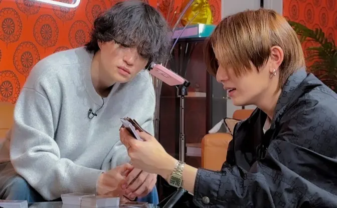 山田涼介×菊池風磨、よにのちゃんねるで『遊戯王』の激レアパックを開封