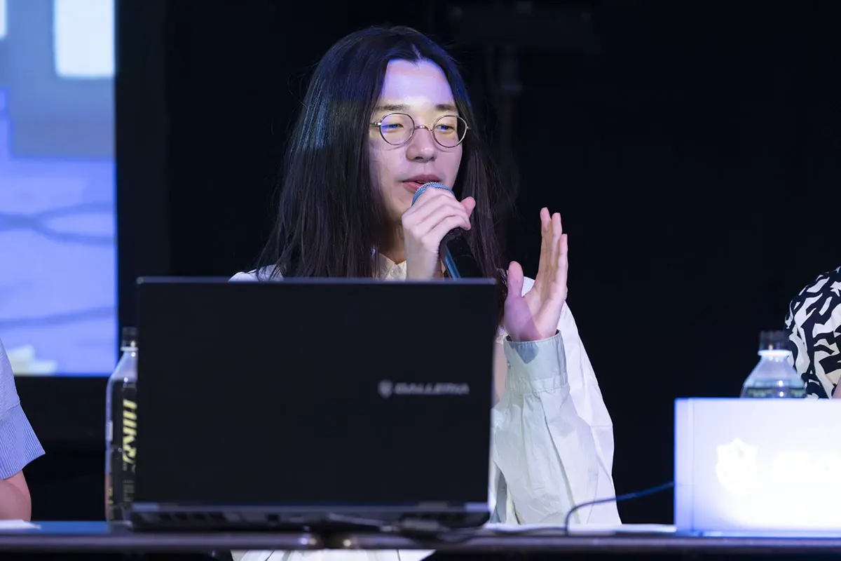 「GALLERIA CROSSING」に参加した音楽家・原口沙輔さん。「東京2020パラリンピック」閉会式やNHK Eテレ『ゴー！ゴー！キッチン戦隊クックルン』の音楽を担当。代表曲に「人マニア」「イガク」など。