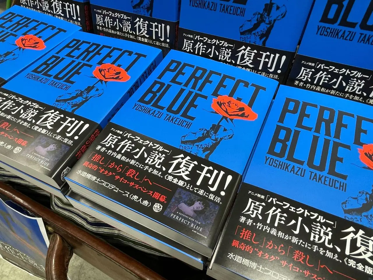 小説『パーフェクトブルー』販売の様子／「文学フリマ東京42」を散策中だったKAI-YOU編集部が偶然見かけて撮影