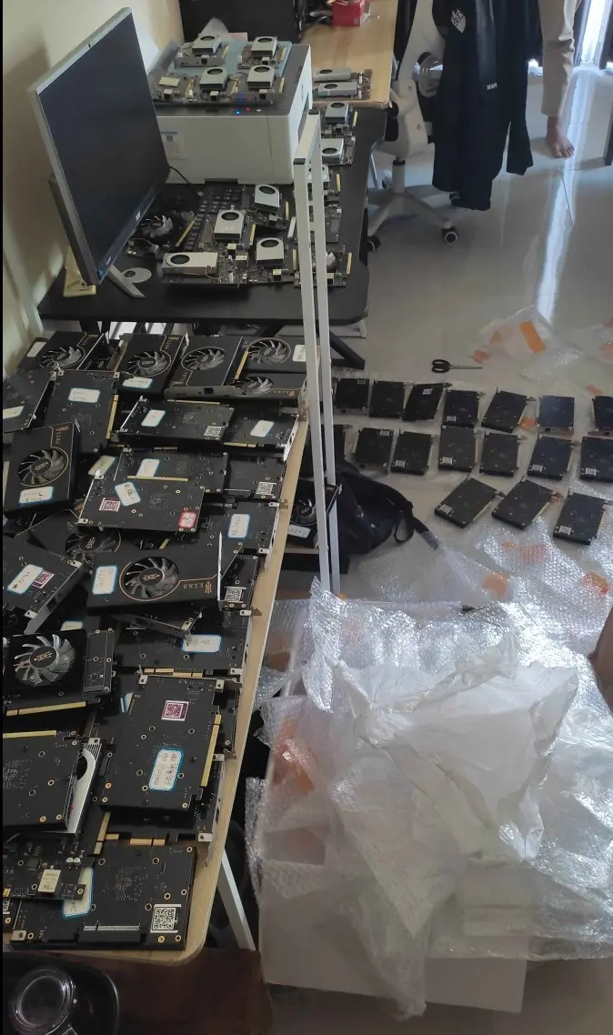 Riot GamesがXに投稿したチート用デバイスの写真／画像はRiot Games公式Xから