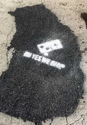 「Paving for Pizza」によって修復された道